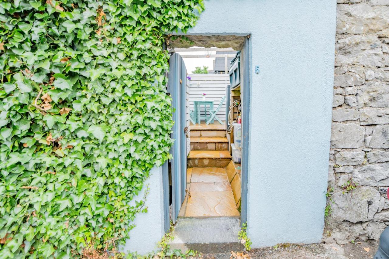 Cosy Retreat In The City Centre Γκάλγουεϊ Εξωτερικό φωτογραφία